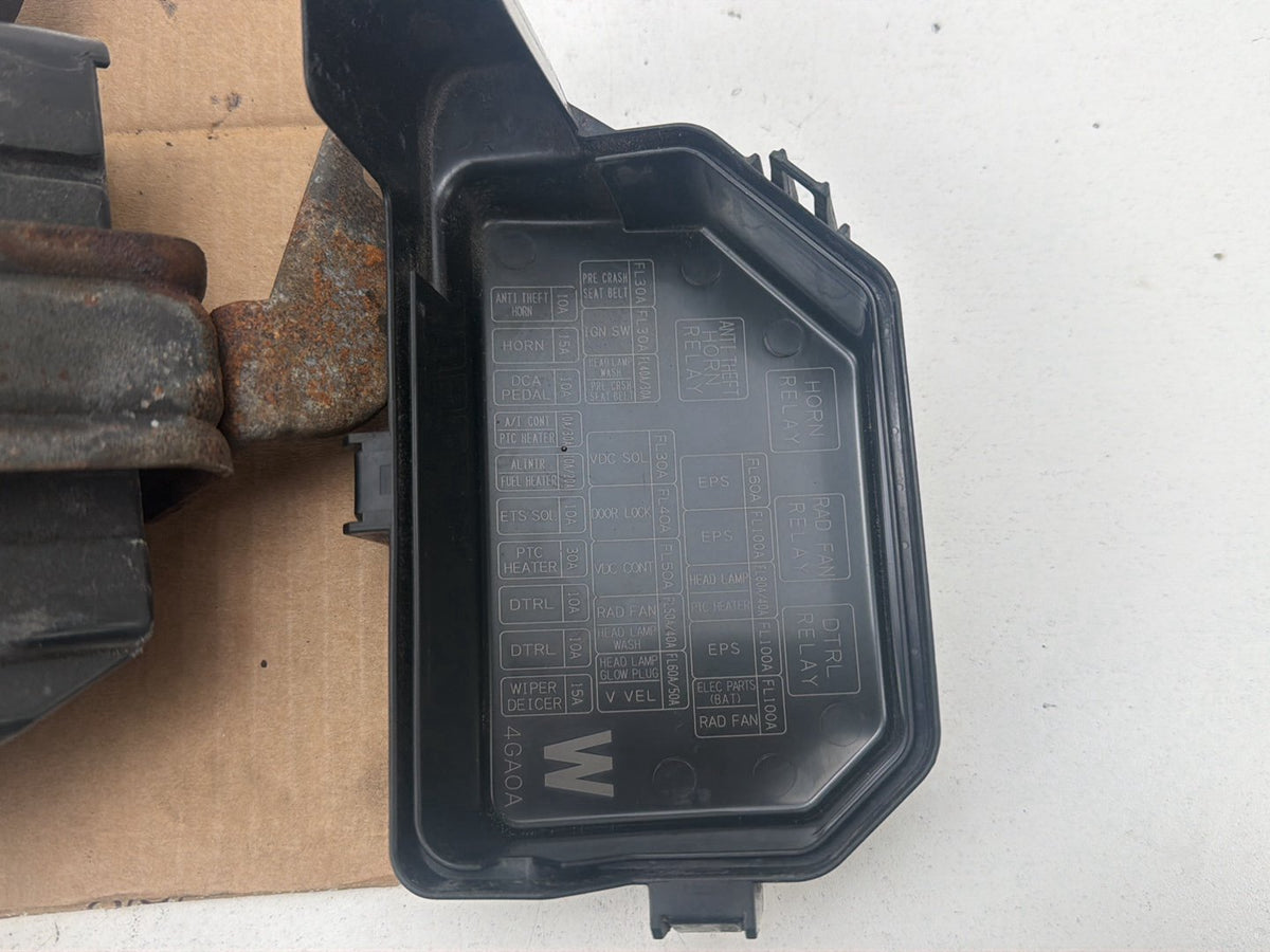 2014-2019 Infiniti Q50 V37 - Engine Compartment Fuse Relay Box 25230 7995A OEM