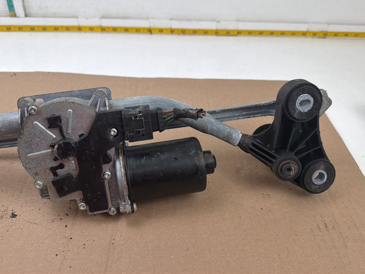 2008-2010 BMW 528i E60 Front Windshield Wiper Motor Linkage 7193995 OEM