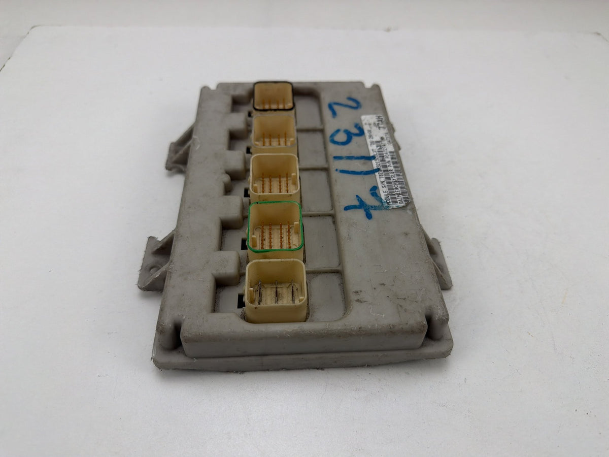 2004 Chrysler Town & Country Body Control Module BCM 04727477AH OEM