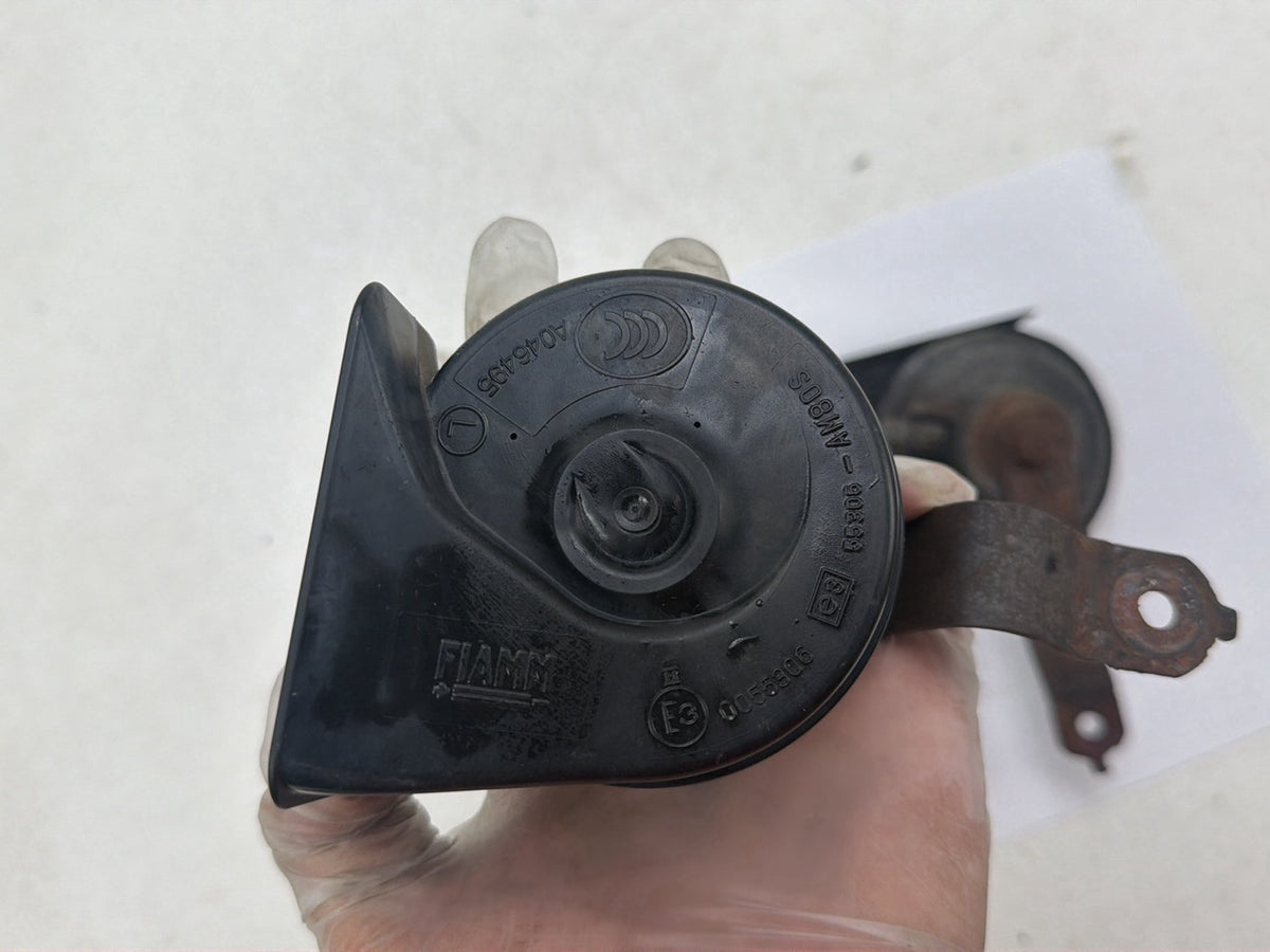 2011-2013 Dodge Durango High Low Pitch Tone Dual Horn Signal Alarm Assembly OEM