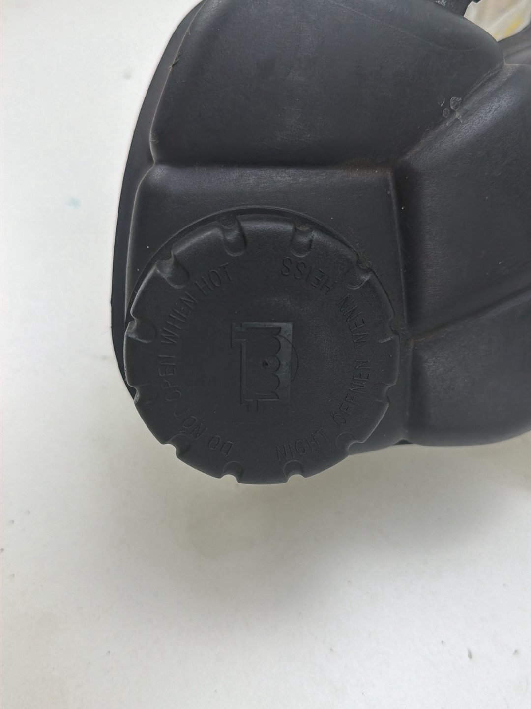 2007-2013 Mercedes-Benz S-Class W221 Engine Coolant Overflow Expansion Tank OEM