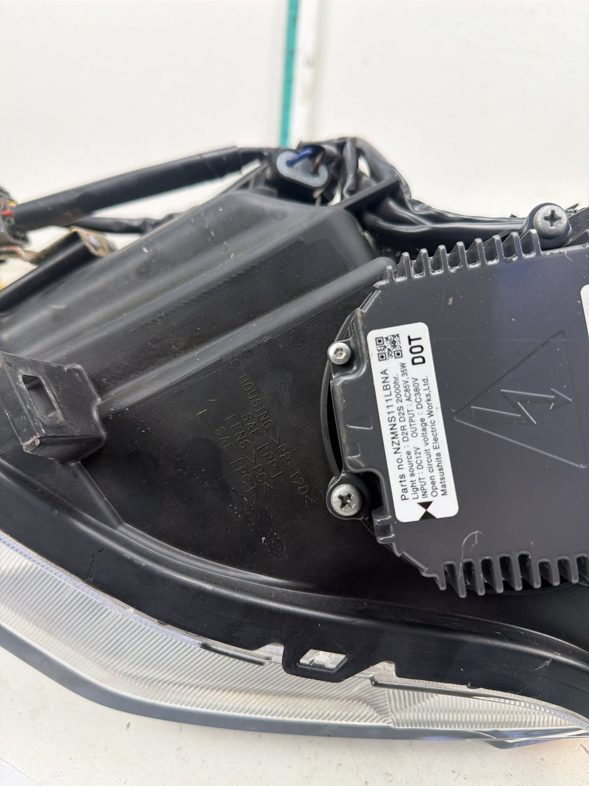 2007-2008 Nissan Maxima Front Right Passenger Side Xenon HID Headlight OEM