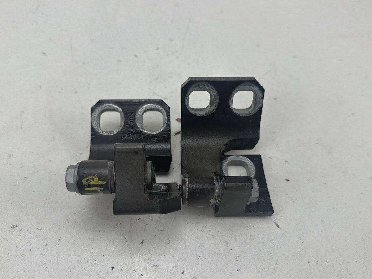 2014-2017 Maserati Ghibli III M157 Front Right Upper-Lower Door Hinge Pair OEM