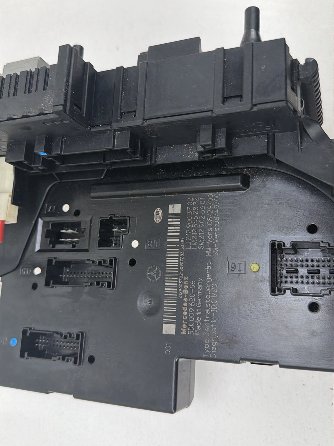 2010-2011 Mercedes-Benz E-Class Rear Sam Module Fuse Relay Box OEM