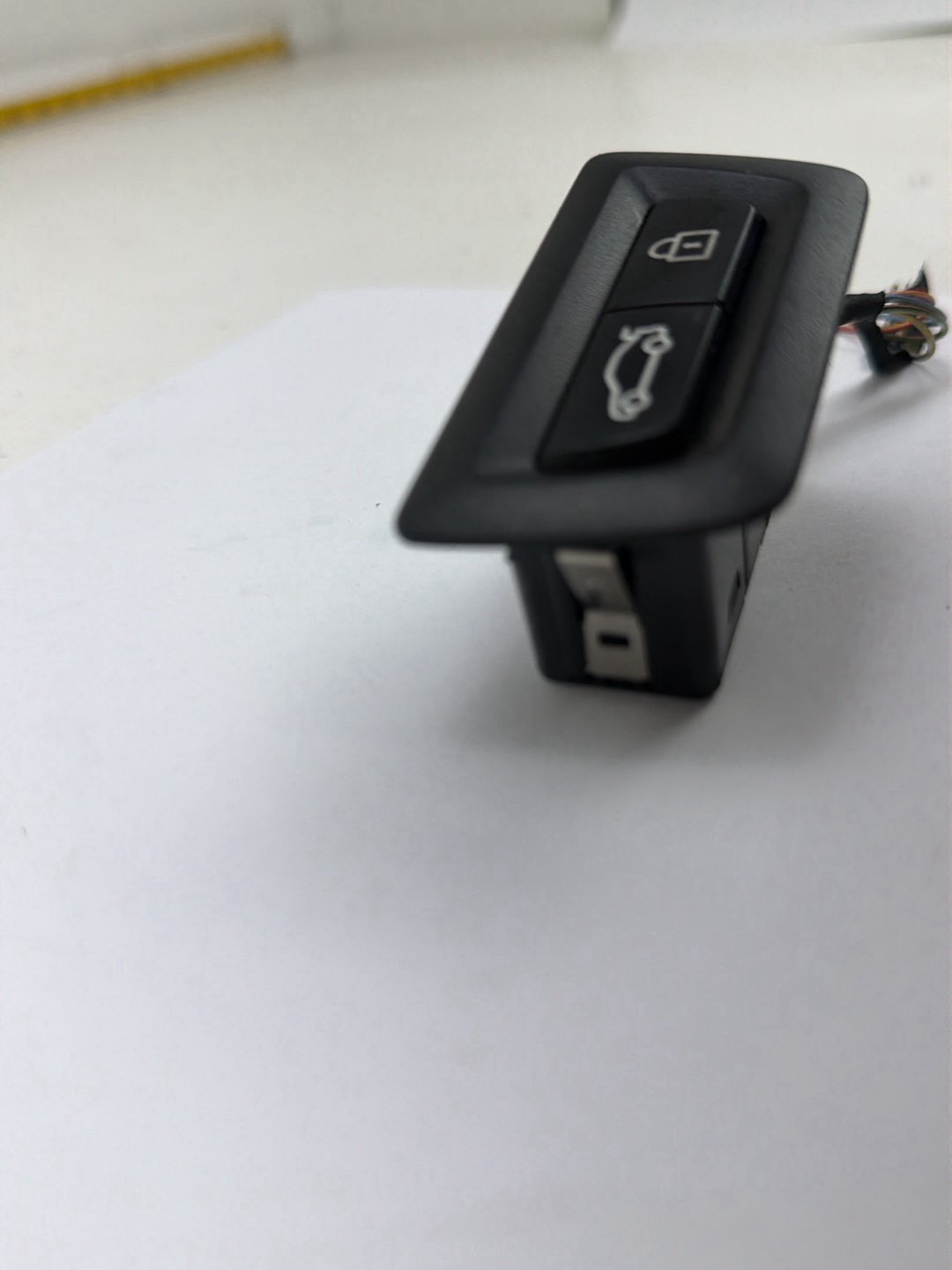 2011-2016 BMW 550i xDrive Trunk Lid Central Lock Unlock Switch 9275121 OEM