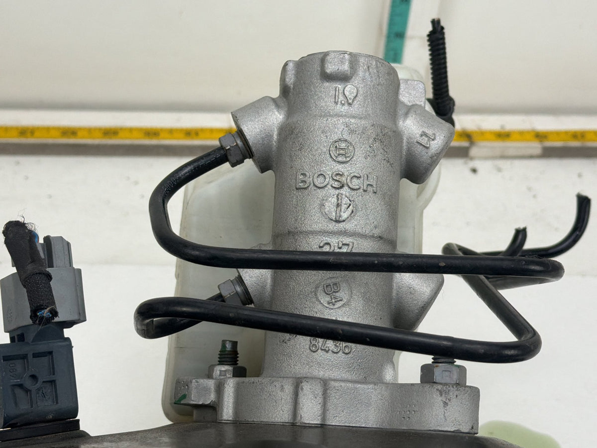 2014-2020 Maserati Ghibli III M157 Brake Booster Master Cylinder Reservoir OEM