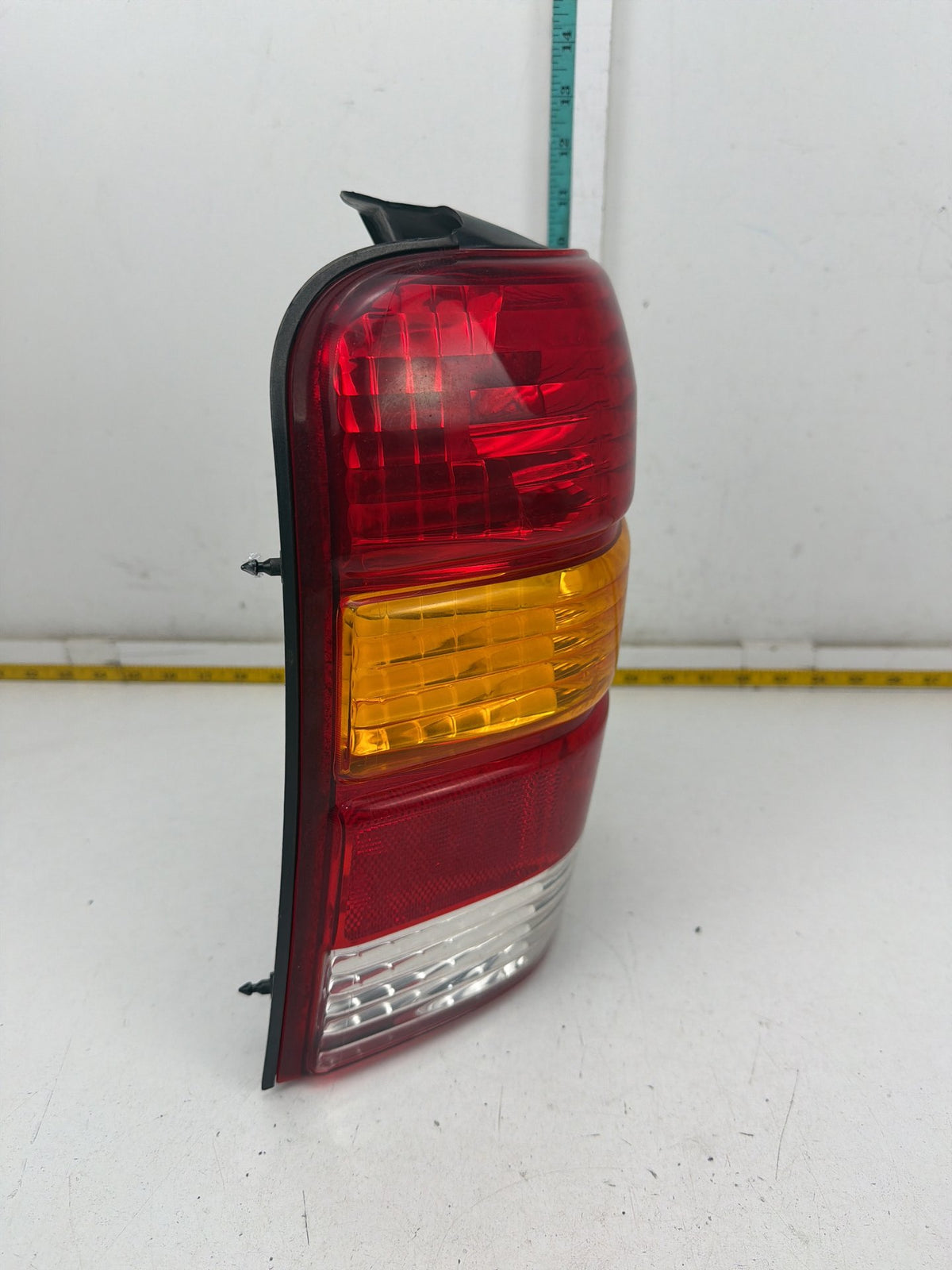 2001-2007 Ford Escape Left Driver Side Tail Light 44ZH-1440 OEM