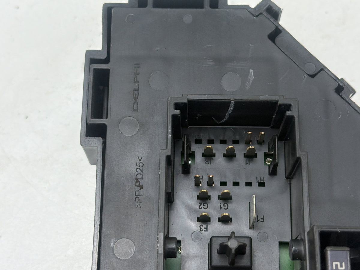 2007-2014 GMC DENALI GMT900 Dashboard Cabin Interior Fuse Box Relay Block OEM