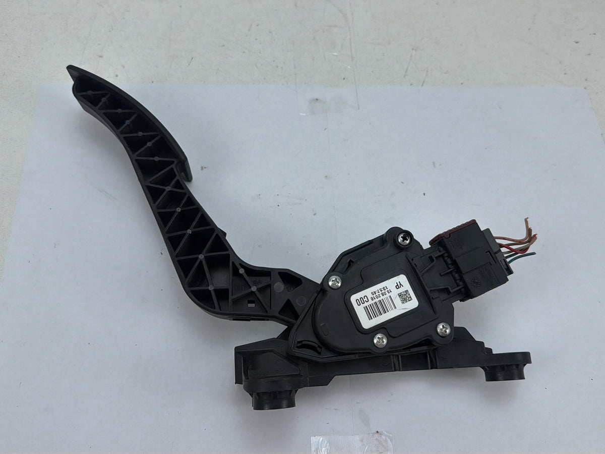 2015-2018 Kia Sedona Accelerator Gas Pedal Assembly Sensor Unit 32700-A9110 OEM