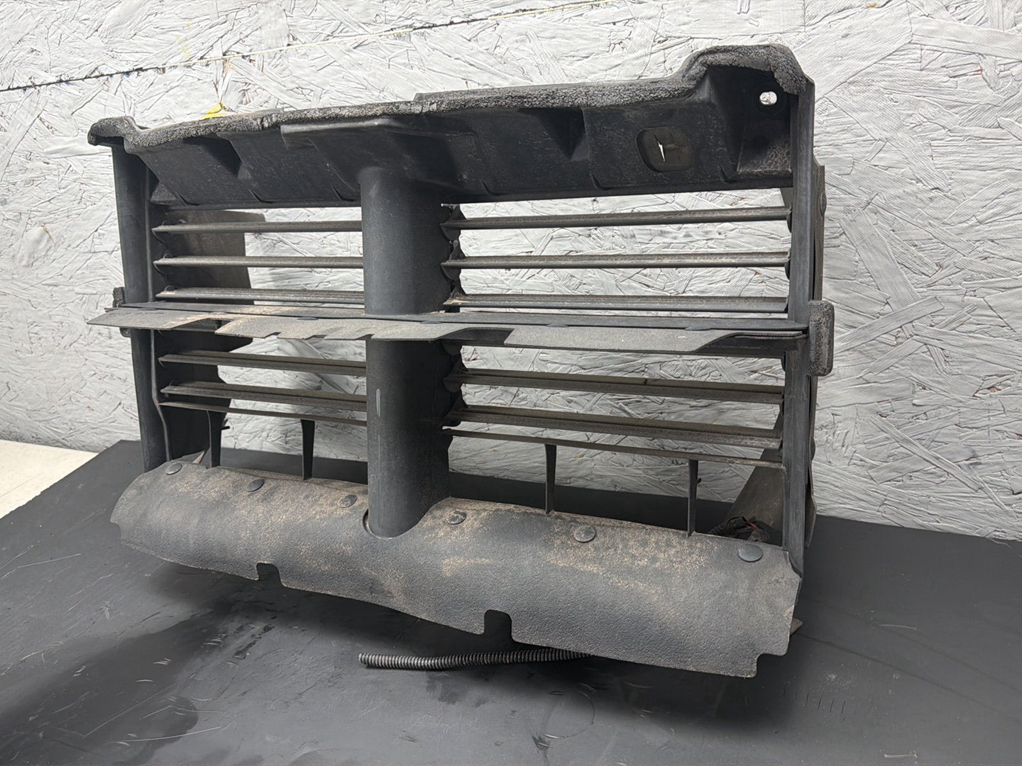 2013-2018 Ram 1500 5.7L Front Radiator Active Grille Air Shutter w/ Motor OEM