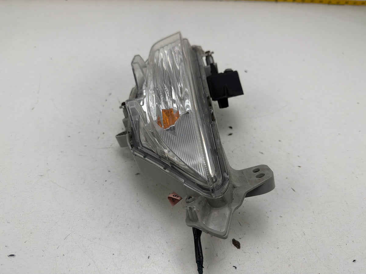 2014-2016 Mazda 3 Front Right Turn Signal Lamp Light B45A51350 OEM