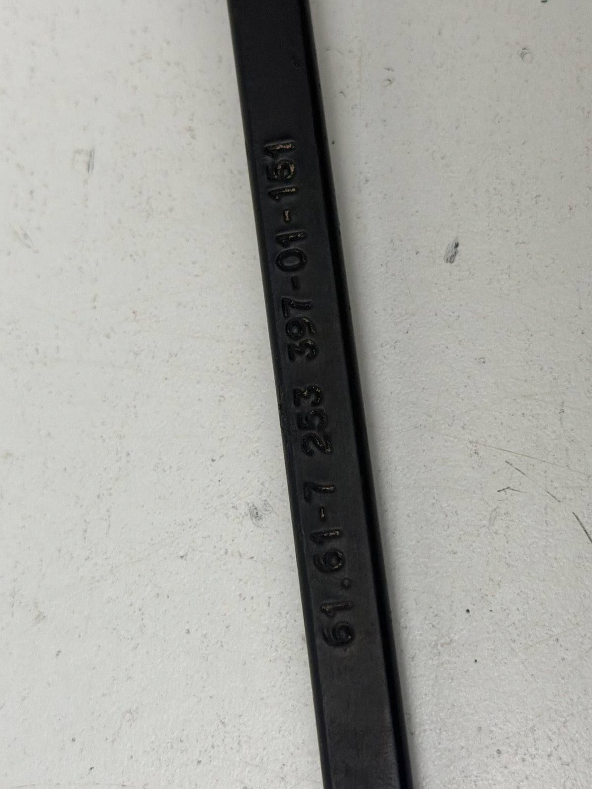 2009-2011 BMW 335i xDrive Front Windshield Wiper Arm Pair 7253397, 7253386 OEM