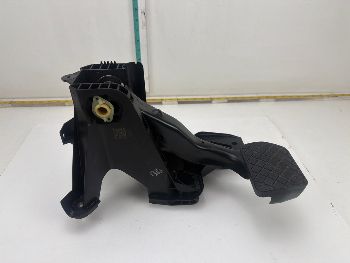 2015-2020 Audi A3 Brake Stop Pedal w/ Bracket Support 5Q1721117E OEM
