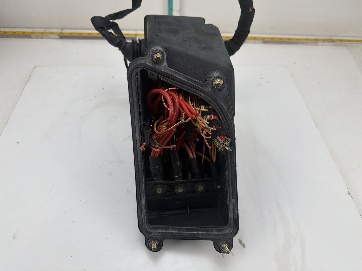 2004-2008 Chrysler Crossfire Engine Fuse Relay Box w/ Housing Cover Lid OEM