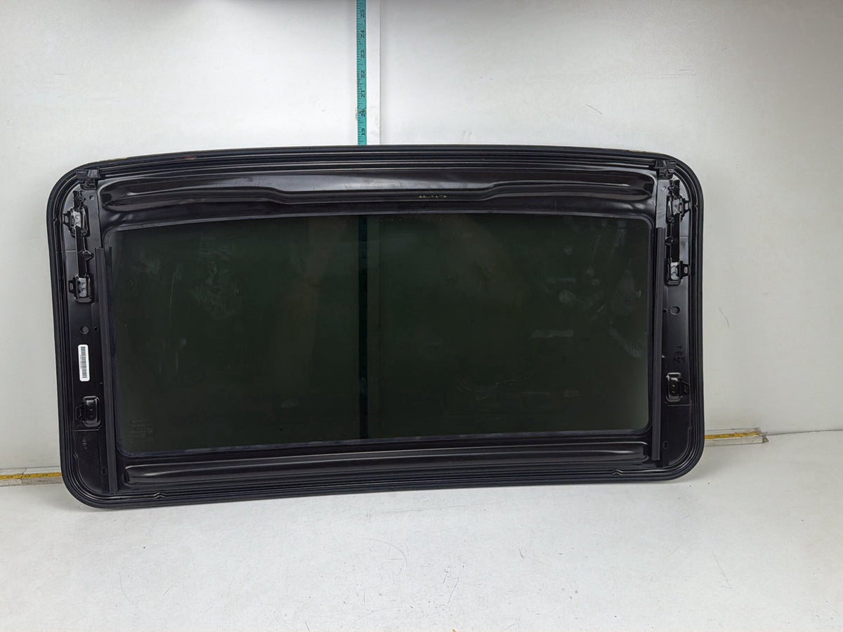 2017-2020 Toyota Sienna Front Overhead Moonroof Sunroof Glass 43R-001390 OEM