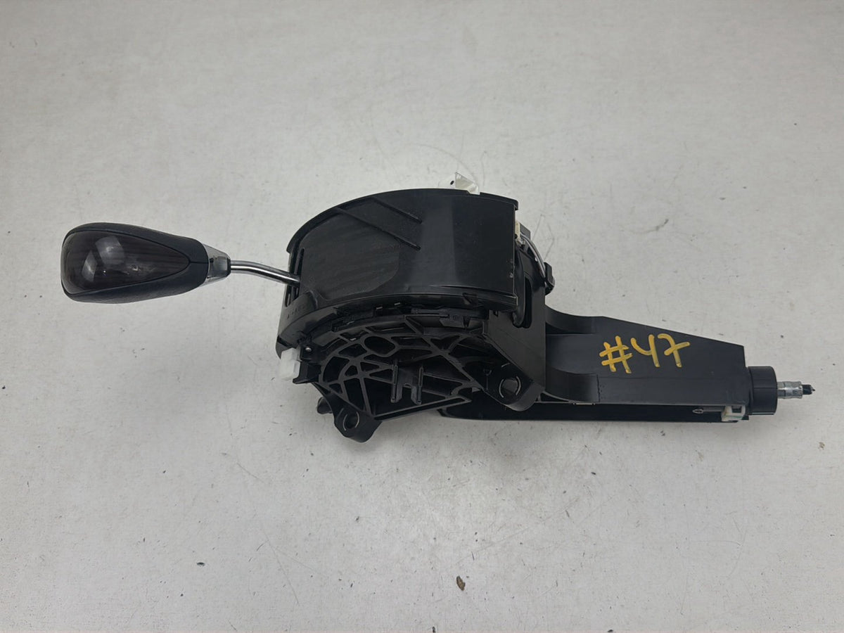 2015-2018 Toyota Sienna Automatic Transmission Shifter Selector Assembly OEM