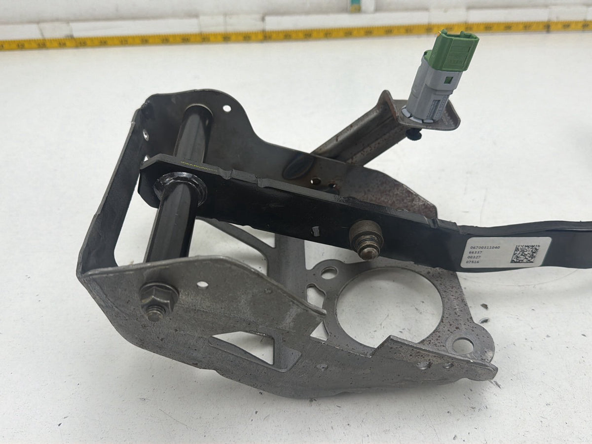 2014-2017 Maserati Ghibli III M157 Pedal Brake Stop Foot With Pad Bracket OEM