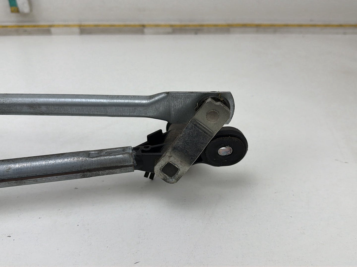 2010-2015 BMW X1 E84 Front Windshield Wiper Motor Transmission Linkage Assembly