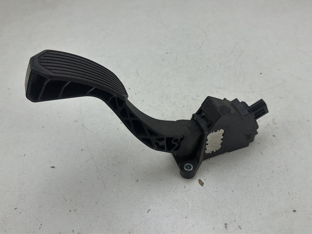 2015-2020 Toyota Sienna Front Driver Left Accelerator Gas Pedal Assembly OEM