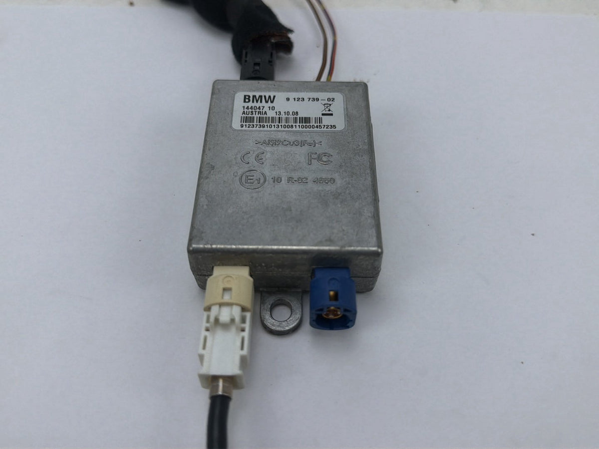 2008-2010 BMW 528i E60 USB Multimedia Hub Antenna Control Module 9123739 OEM
