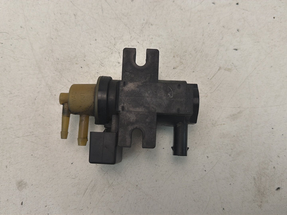 2011-2013 Mercedes-Benz S-Class W221 Pressure Transducer Vacuum Valve A0081535428 OEM