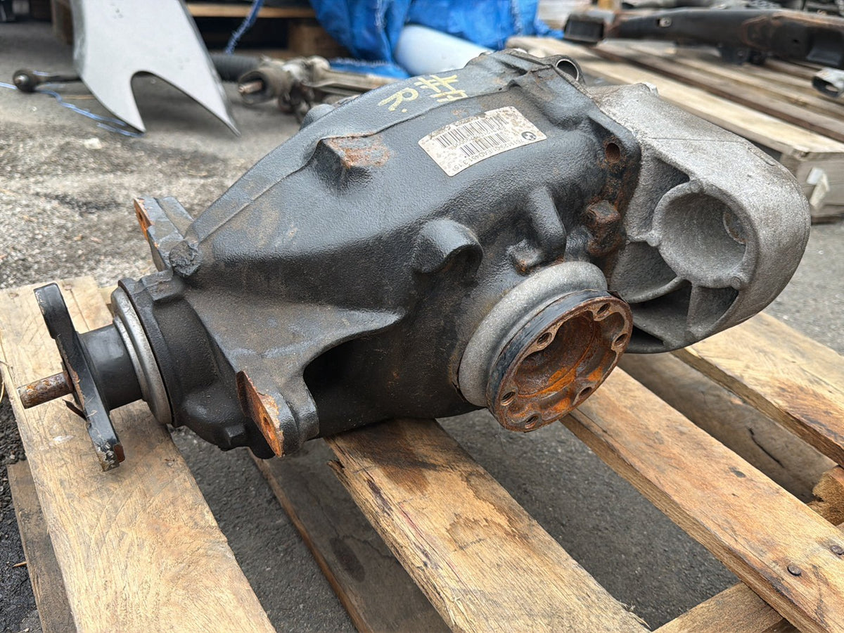 2012-2015 BMW X1 E84 SUV Rear Differential Carrier 7611129-01 OEM