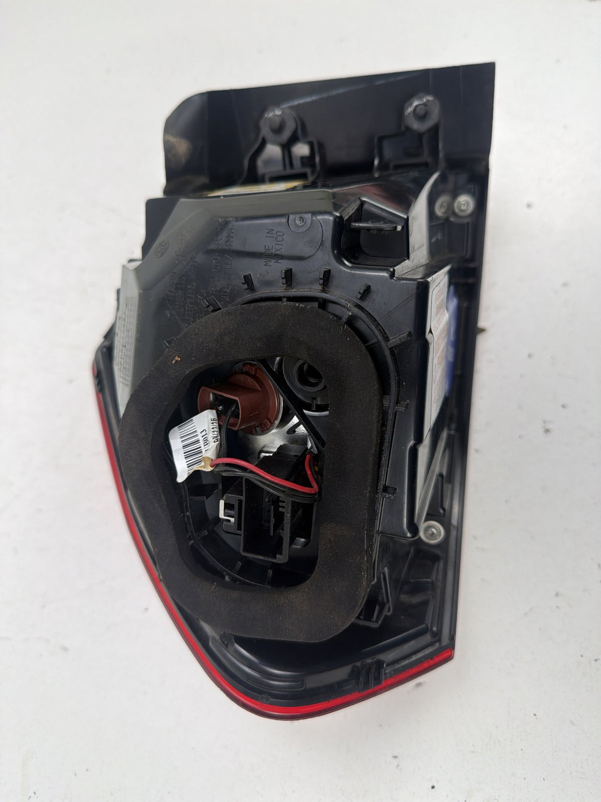 2016-2019 Volkswagen Passat Sedan Right Passenger Side Tail Light 561945096P OEM