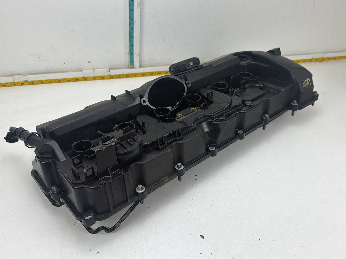 2008-2011 BMW 528i E60 Engine Cylinder Head Valve Cover 477270 OEM