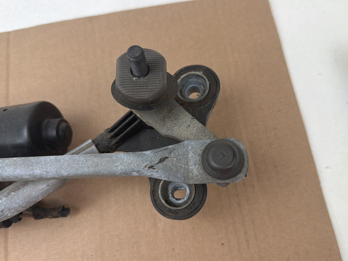 2008-2010 BMW 528i E60 Front Windshield Wiper Motor Linkage 7193995 OEM