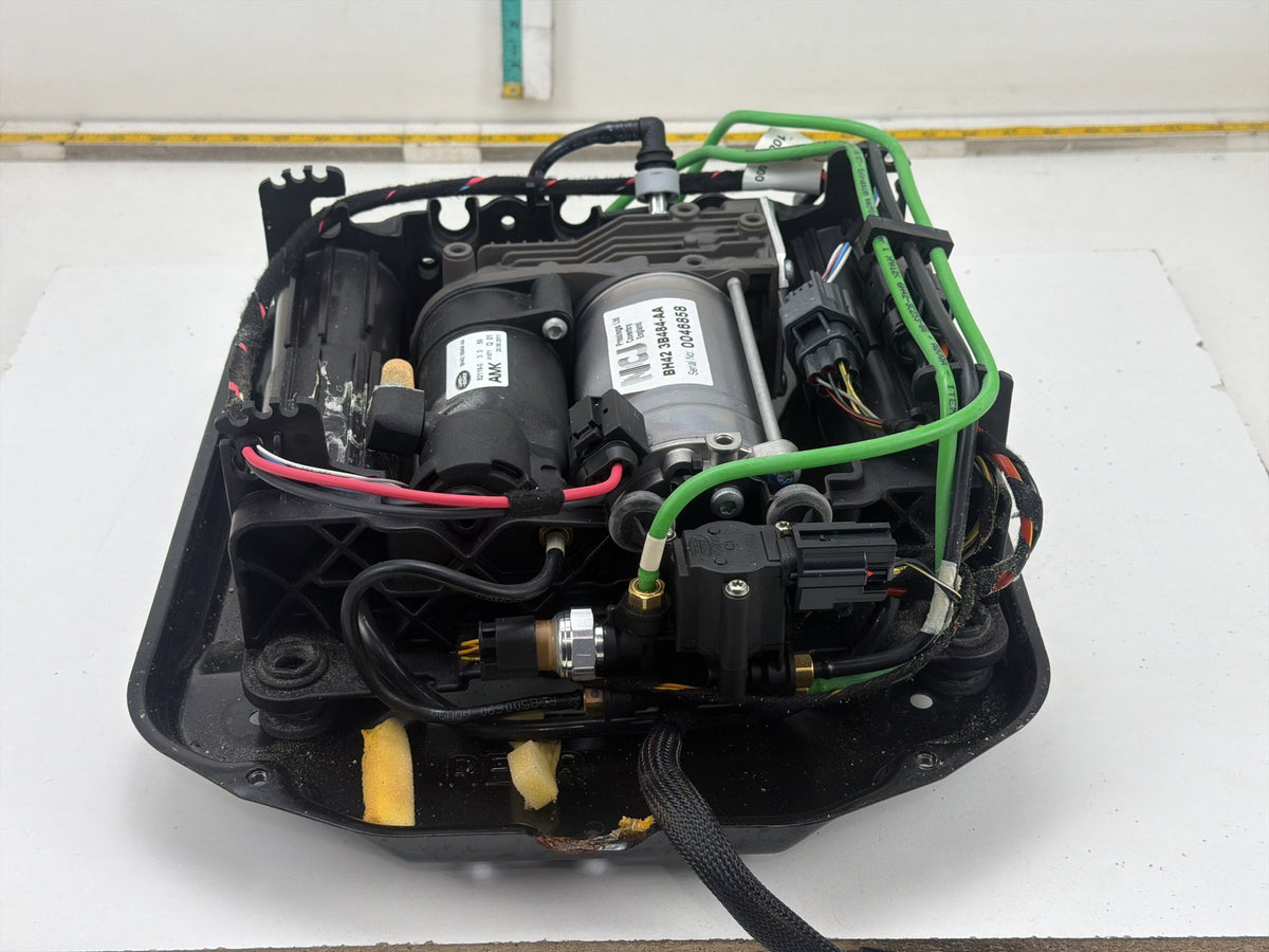 2010-2012 Land Rover Range Rover L322 Air Ride Suspension Compressor Pump OEM
