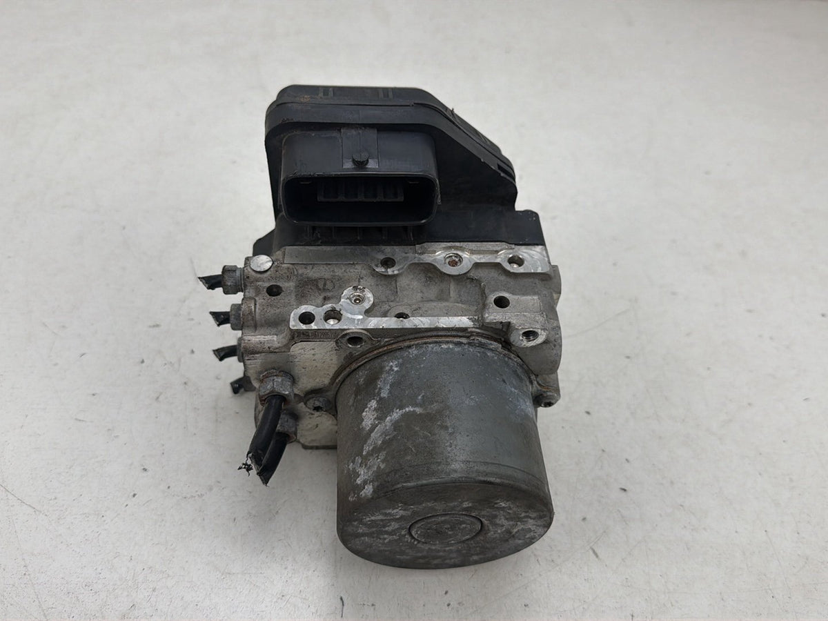 2017-2018 Toyota Sienna L30-3.5L ABS Anti-Lock Brake Pump Control 44540-08260 OEM