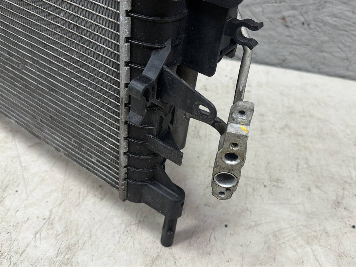 2010-2013 Range Rover Sport L320 5.0l V8 Engine Cooling Radiator OEM