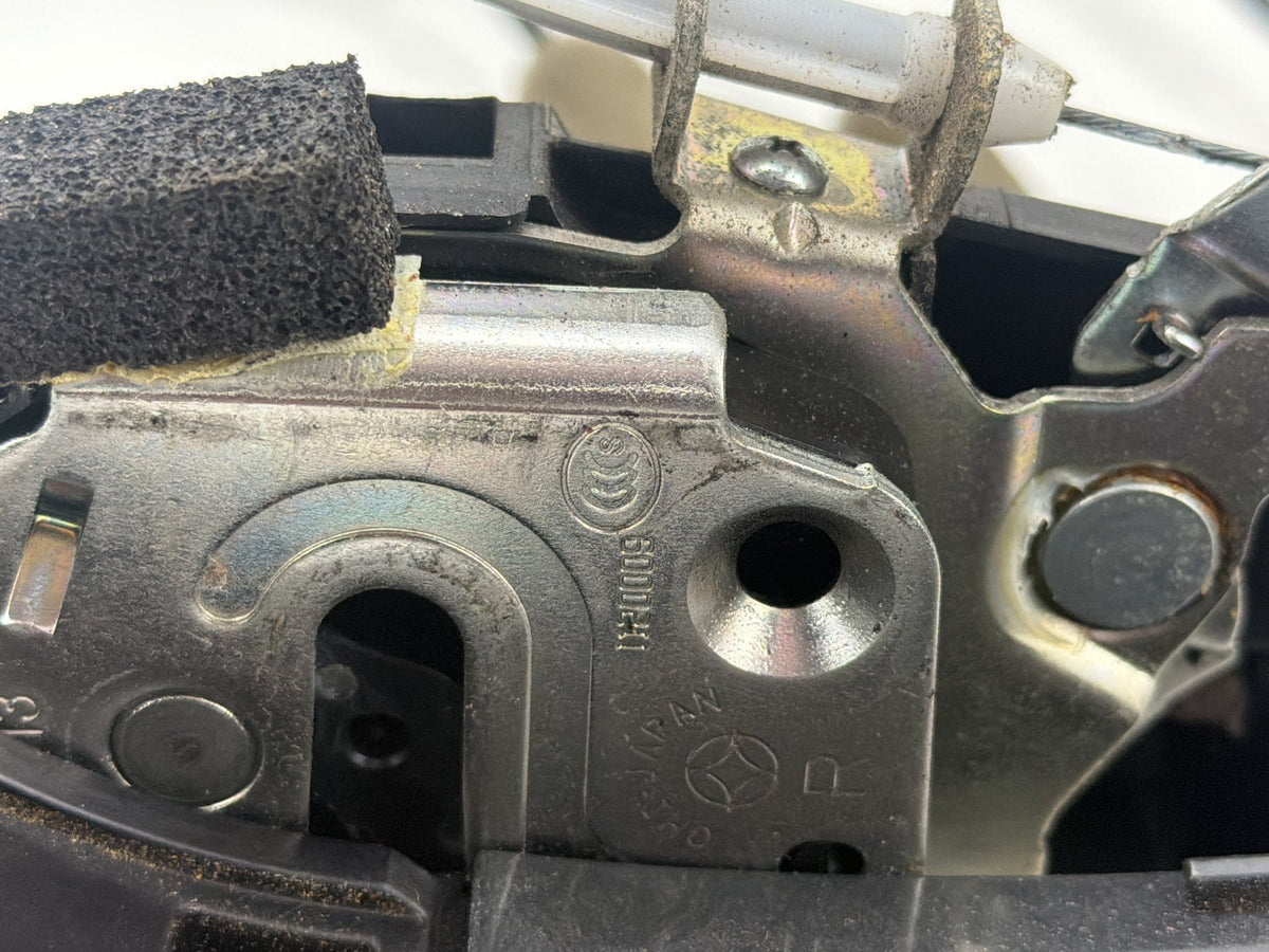 2011-2013 Infiniti QX56 Front Right Side Door Handle Bracket Lock Latch OEM