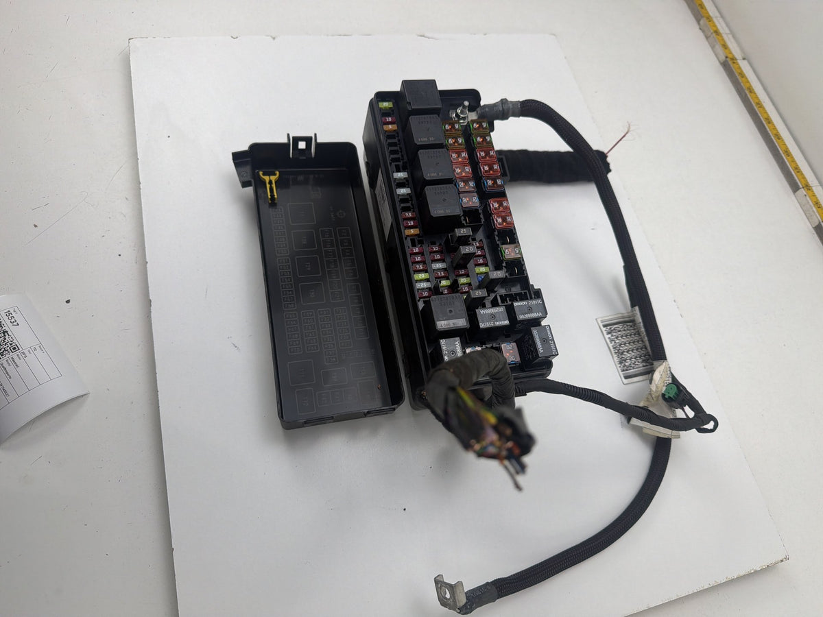 2014-2020 Maserati Quattroporte Engine Bay Power Fuse Box Relay Module OEM