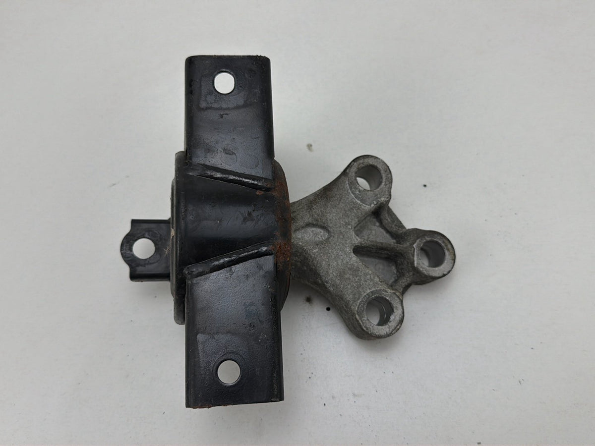 2012-2016 Chevrolet Sonic RS Upper Transmission Mount Bracket OEM