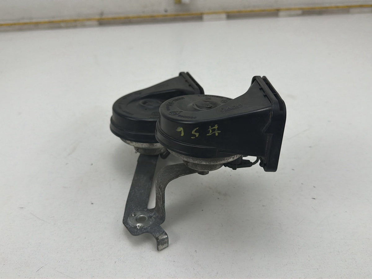 2011-2016 Chevrolet Cruze J300 Low & High Pitch Tone Horn Set AO46495 OEM