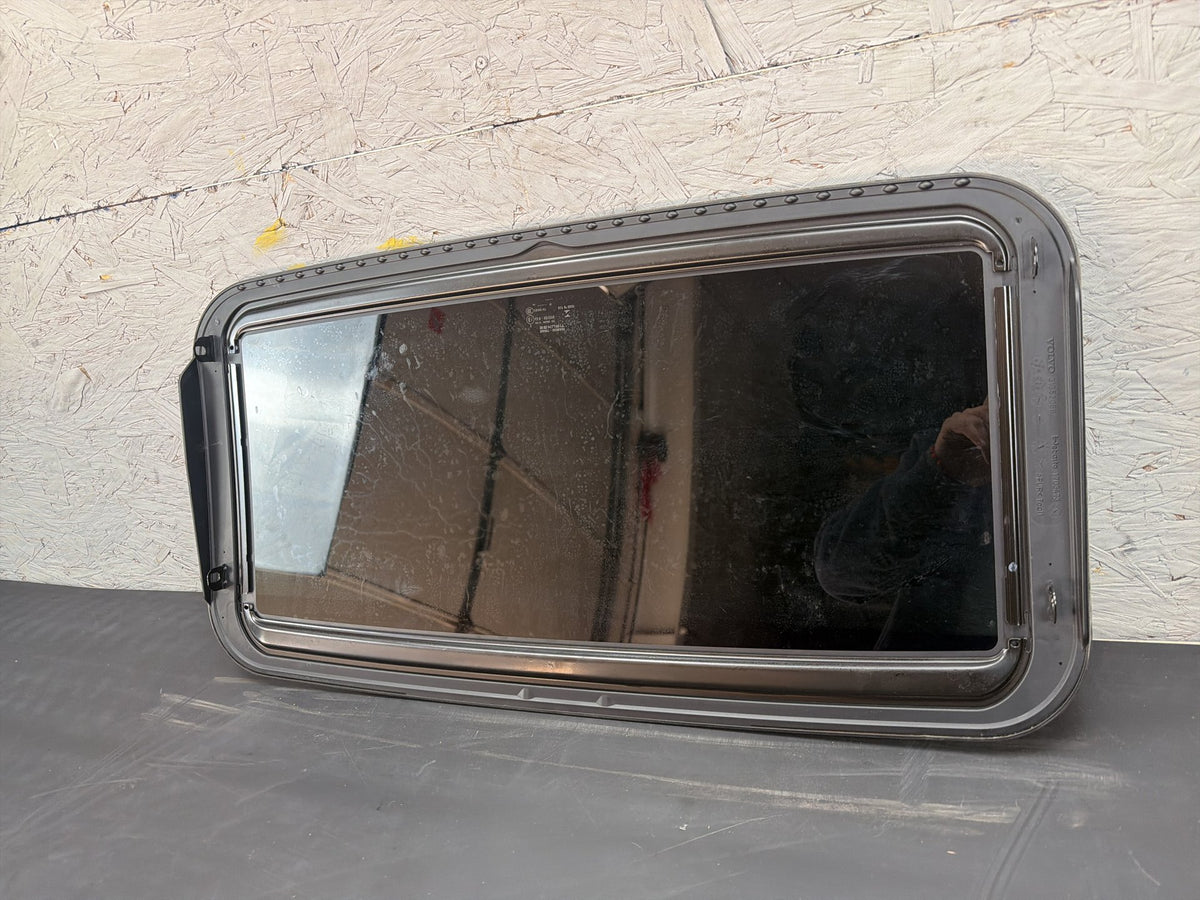 2011-2018 Volvo S60 Upper Sunroof Sun Roof Moon Roof Window Glass 31352066 OEM