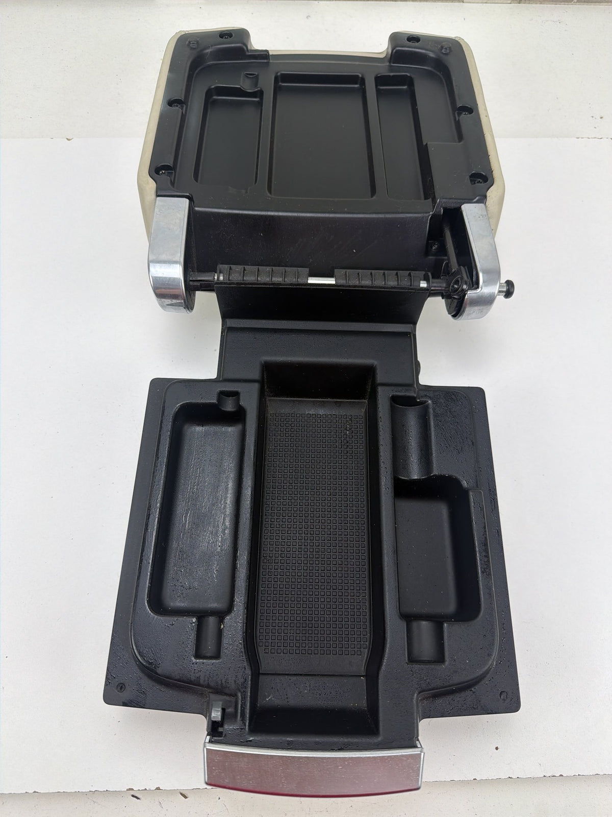 2010-2013 Land Rover Range Rover Front Center Console Armrest Console Lid OEM