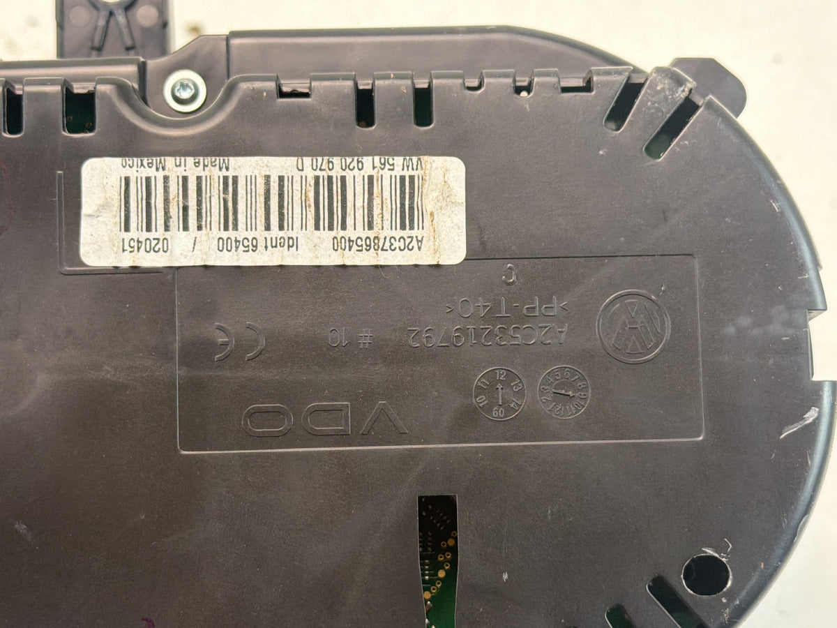 2012-2015 Volkswagen Passat Speedometer Instrument Cluster 561920970D OEM