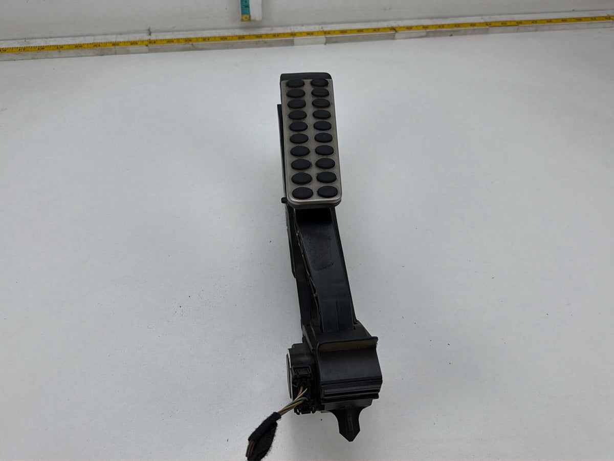 2007-2013 Mercedes-Benz S550 W221 Gas Pedal Accelerator A2213000204 OEM