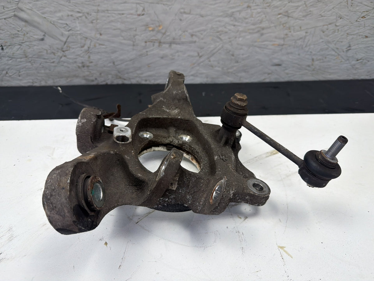 2014-2017 Maserati Ghibli III M157 Rear Right Side Spindle Wheel Knuckle Hub OEM