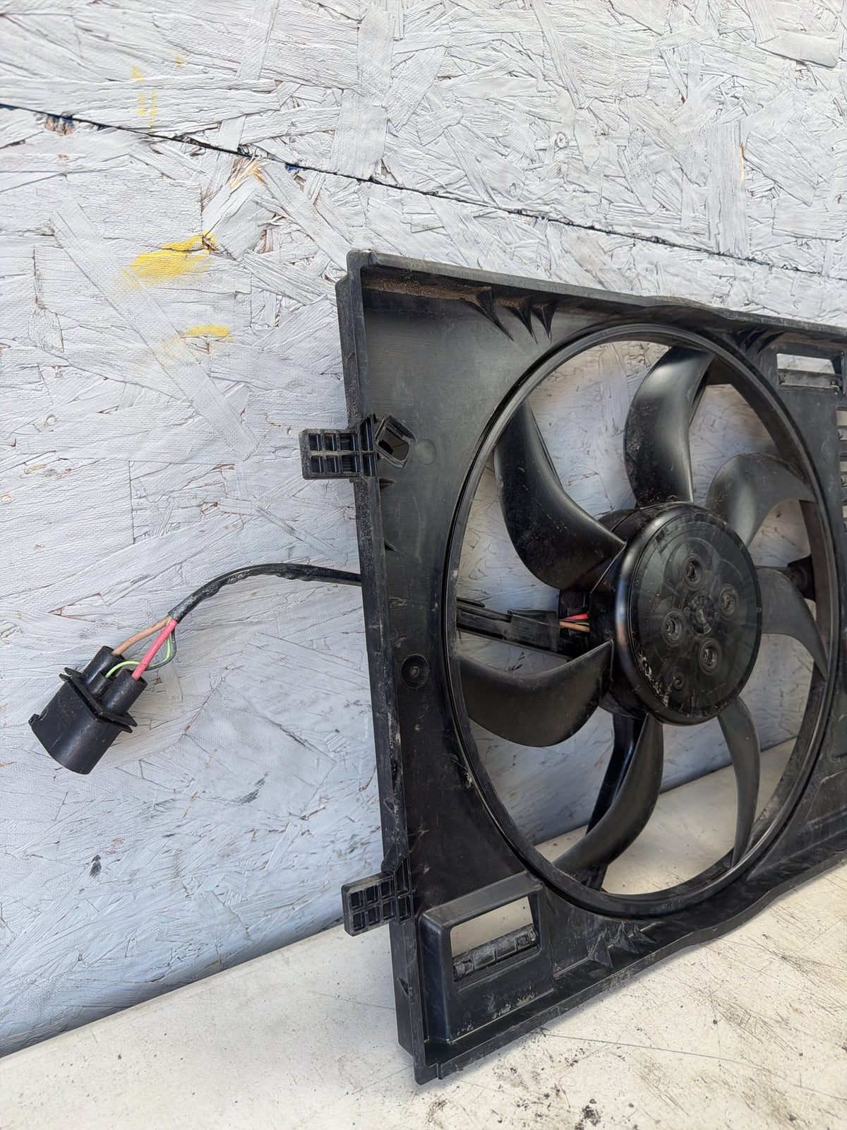 2015-2016 Audi A3 8V Radiator Cooling Fan & Shroud Assembly 5Q0121205AD OEM