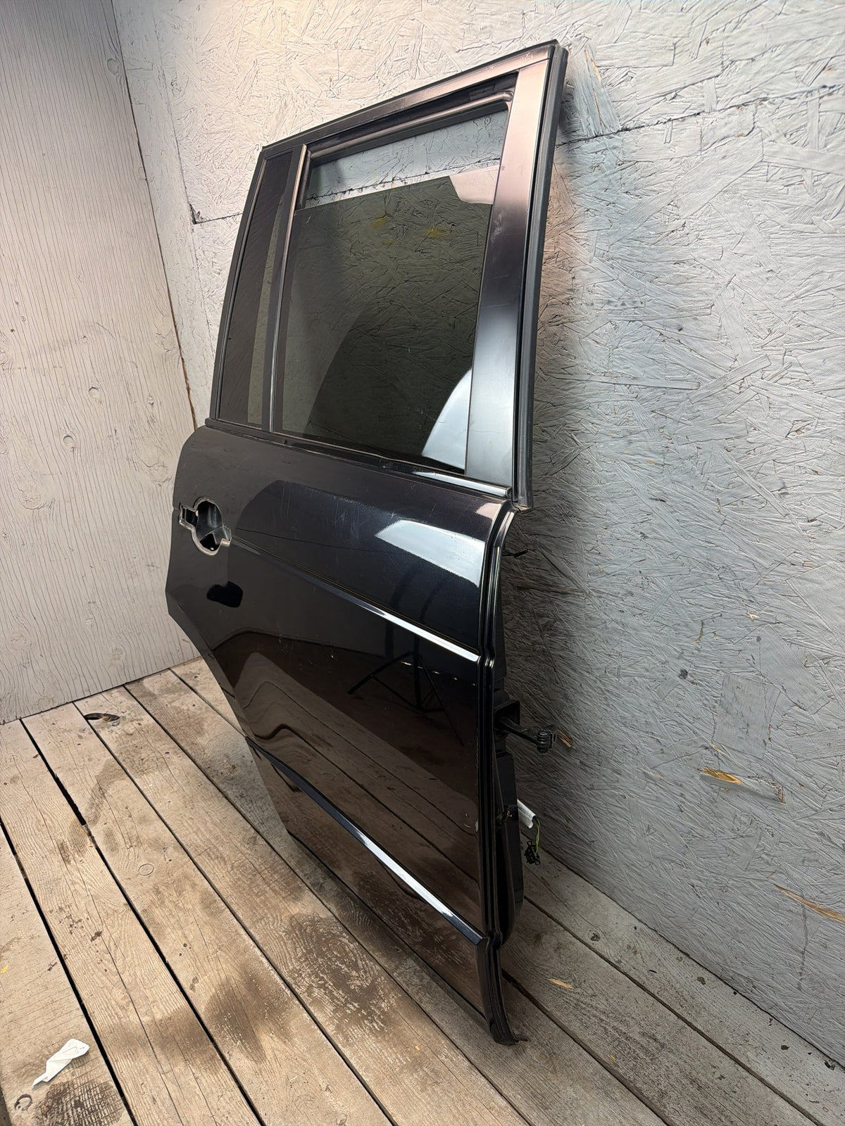 2006-2012 Land Rover Range Rover Rear Right Side Door Shell w/Glass OEM