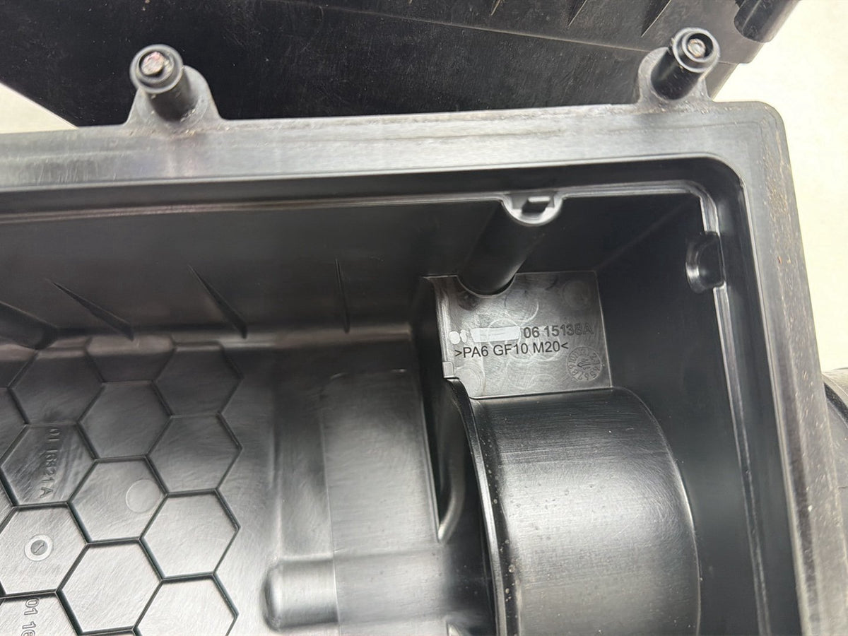 2017-2020 Jaguar F-Pace 2.0L Engine Air Filter Cleaner Box Intake Housing OEM