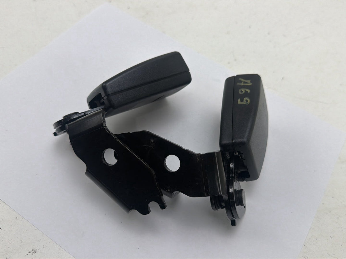 2012-2015 Mercedes-Benz C250 Rear Left & Right Seat Belt Buckle A2078600769 OEM