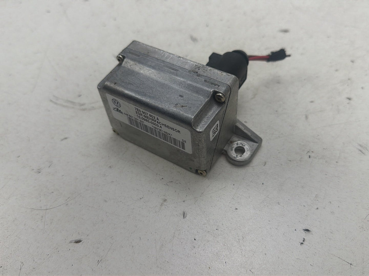2004-2006 Porsche Cayenne - Turn Yaw Rate Speed Sensor Module 7E0907652A OEM