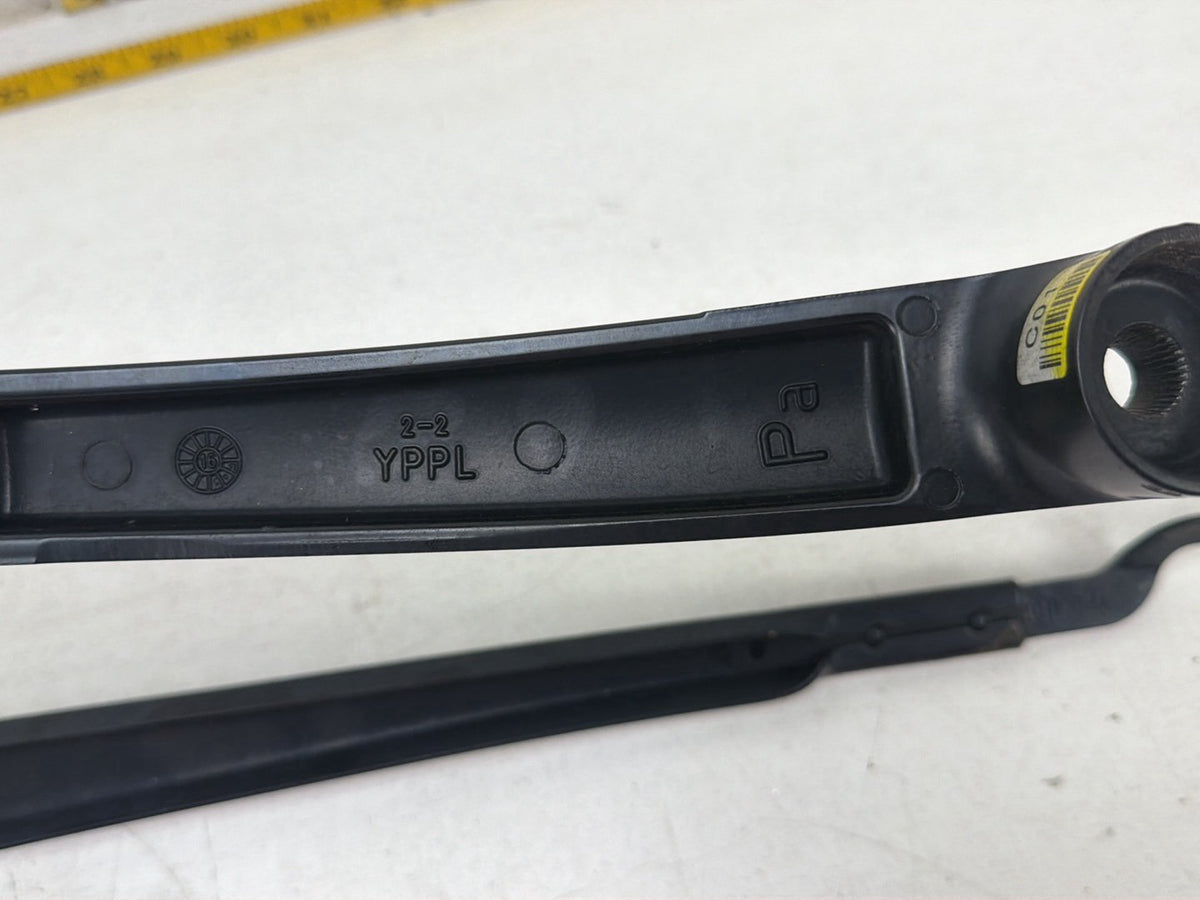 2015-2021 Kia Sedona Front Left & Right Windshield Wiper Arm Pair 98311A9000 OEM