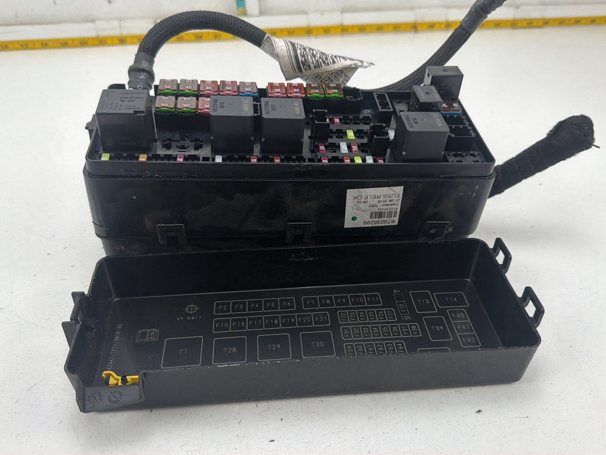 2014-2017 Maserati Ghibli Trunk Power Distribution Junction Fuse Box Relay OEM