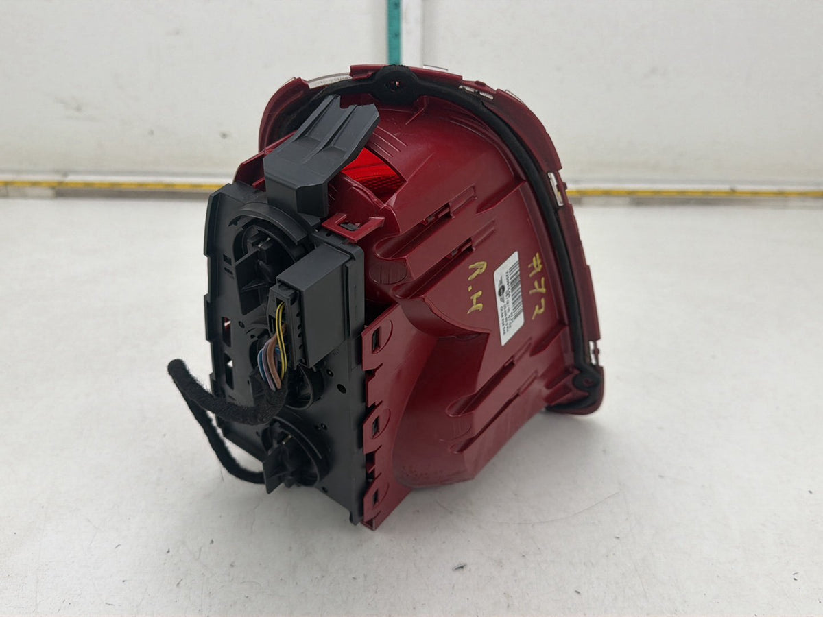 2007-2011 Mini Cooper S R56 Rear Right Passenger Side Tail Light 7255914-04 OEM