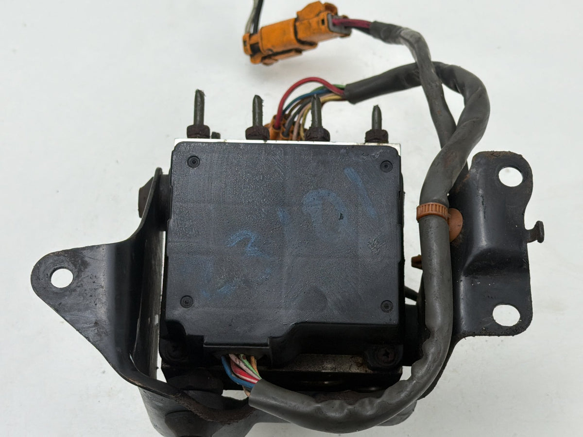 1996-2001 Honda CR-V ABS Pump Anti-Lock Brake Module Q003T05777 OEM